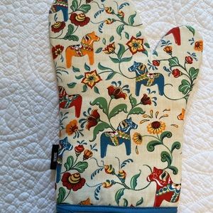 New Swedish Dala Horse Oven Mitt